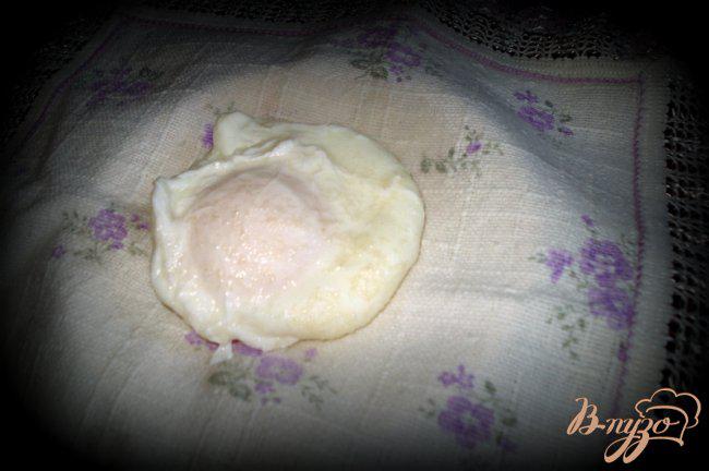 Фото приготовление рецепта: Яйцо-пашот с соусом«алиоли» шаг №3