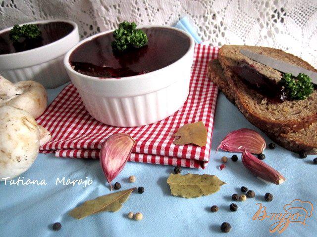 Фото приготовление рецепта: Печеночный паштет с вишневым желе шаг №9