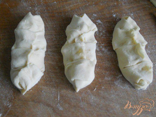 Фото приготовление рецепта: Пирожки с яблоками из слоеного теста в хлебопечке шаг №4