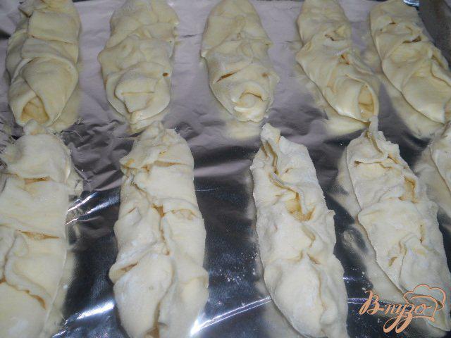 Фото приготовление рецепта: Пирожки с яблоками из слоеного теста в хлебопечке шаг №5