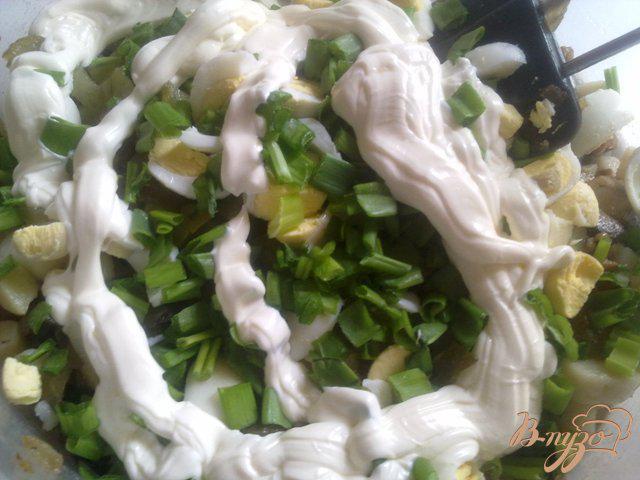Фото приготовление рецепта: Картофельный салат с шампиньонами шаг №11