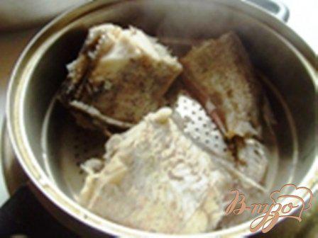 Фото приготовление рецепта: Салат из рыбы с овощами шаг №1