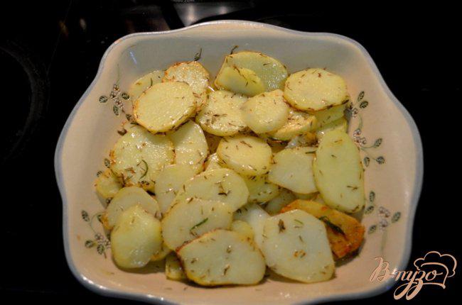 Фото приготовление рецепта: Картофель в сливочном масле шаг №4
