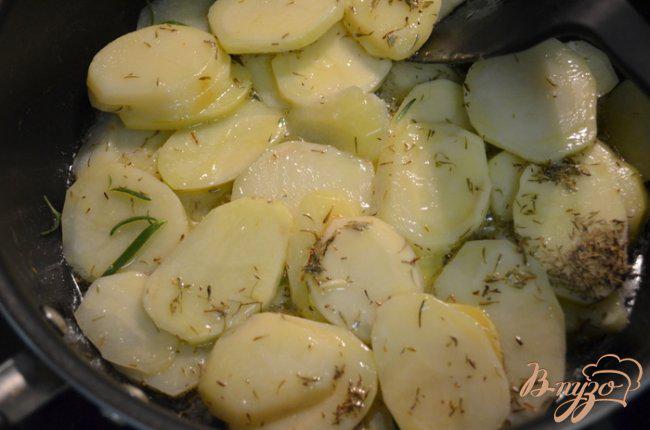 Фото приготовление рецепта: Картофель в сливочном масле шаг №3