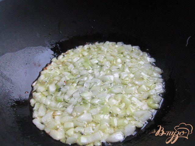 Фото приготовление рецепта: Запеканка из картофеля под грибным соусом шаг №3