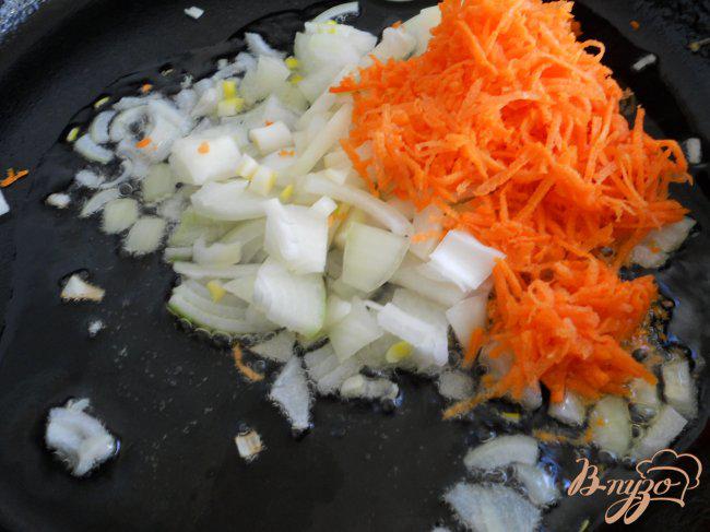 Фото приготовление рецепта: Рис с грибами в форме вулкана (вариант подачи блюда) шаг №1