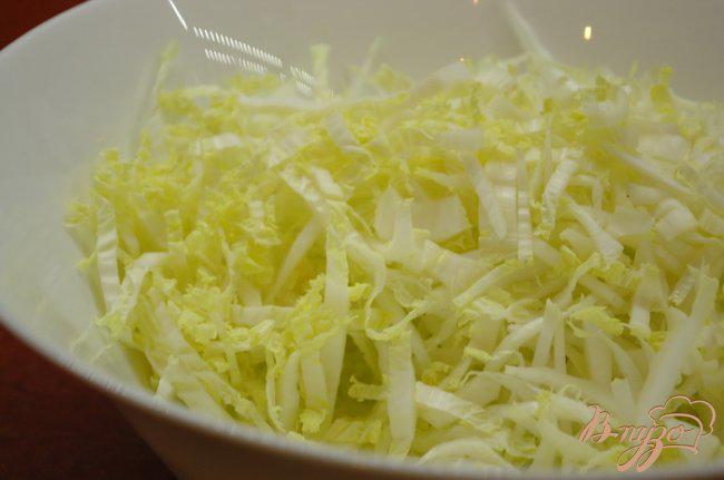 Фото приготовление рецепта: Салат из пекинской капусты с опятами шаг №1