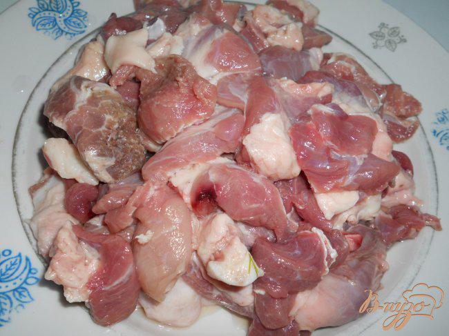 Фото приготовление рецепта: Свиная поджарка в ореховом соусе шаг №1