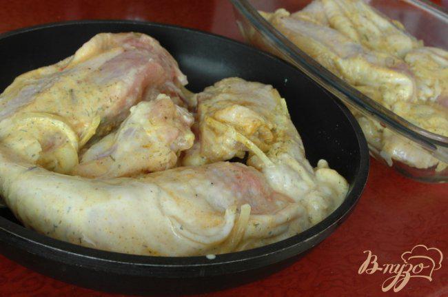 Фото приготовление рецепта: Запеченая курица, маринованная в кефире шаг №6
