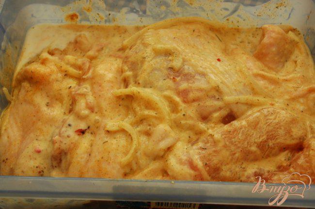 Фото приготовление рецепта: Запеченая курица, маринованная в кефире шаг №5