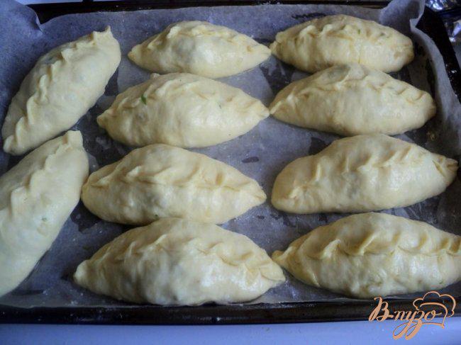 Фото приготовление рецепта: Пирожки печеные со щавелем шаг №5
