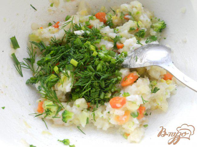 Фото приготовление рецепта: Котлеты из риса и картофеля с овощами шаг №3