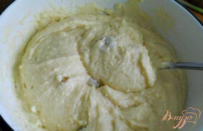 Фото приготовление рецепта: Замороженый творожный пирог шаг №4