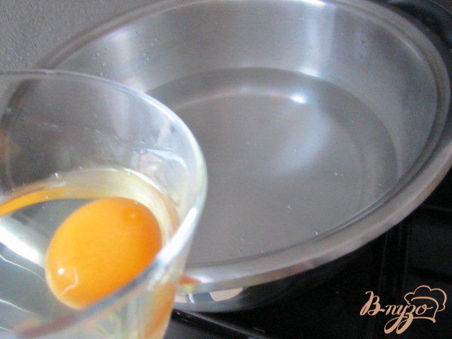 Фото приготовление рецепта: Спаржевый суп с гренками и яйцом пашот шаг №7