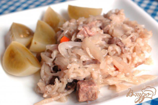 Фото приготовление рецепта: Рис с мясом и белыми грибами шаг №9