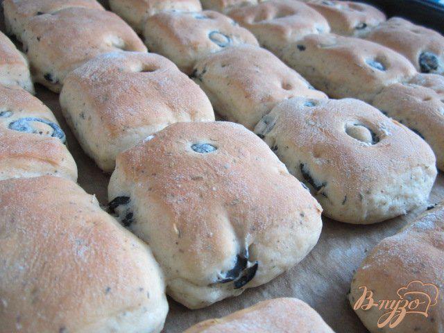 Фото приготовление рецепта: Закусочные булочки с прованскими травами и маслинами шаг №7