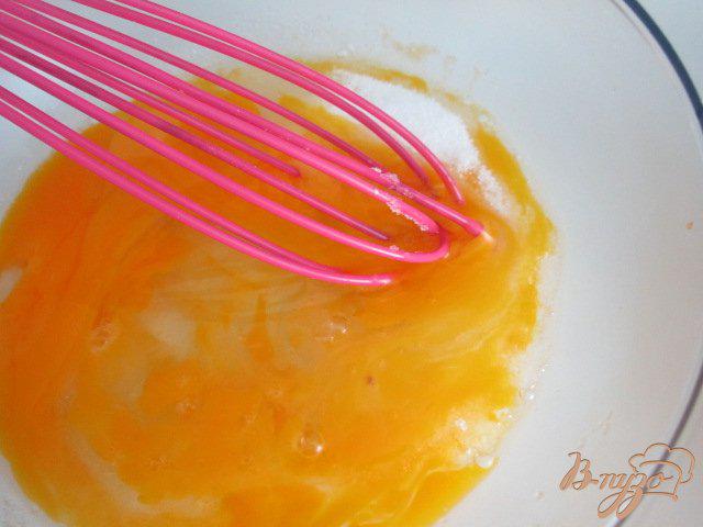 Фото приготовление рецепта: Открытый пирог с морковью и изюмом шаг №1