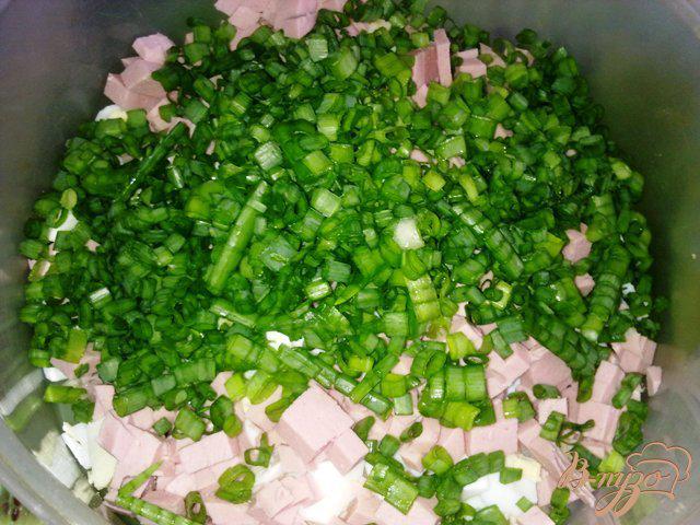 Фото приготовление рецепта: Сытный салат «Весенний» шаг №7