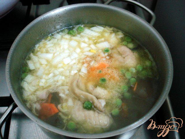 Фото приготовление рецепта: Суп с горошком и овощами шаг №5