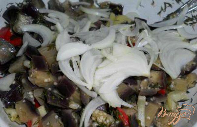 Фото приготовление рецепта: Салат из баклажанов и перца шаг №4