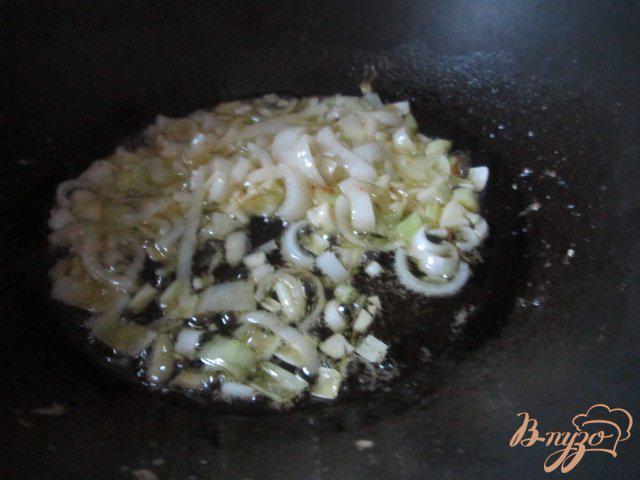 Фото приготовление рецепта: Перловая каша с грибами шаг №2