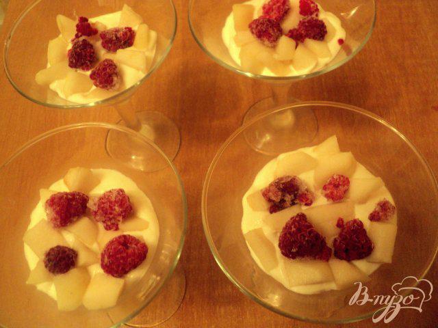 Фото приготовление рецепта: Сливочно-ягодный десерт шаг №3