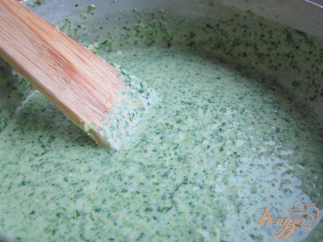 Фото приготовление рецепта: Паста со сливочно-шпинатным соусом шаг №5
