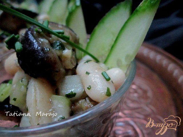 Фото приготовление рецепта: Острый салат с баклажаном и белой фасолью шаг №6
