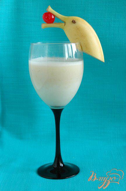 Фото приготовление рецепта: Молочный нектар с бананом шаг №4