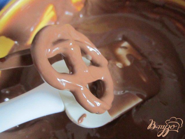 Фото приготовление рецепта: Шоколадные брецельки шаг №2