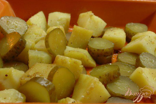 Фото приготовление рецепта: Картофельный салат с селянской колбаской шаг №2
