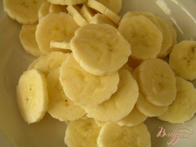 Фото приготовление рецепта: Бананы в сметанном креме шаг №2