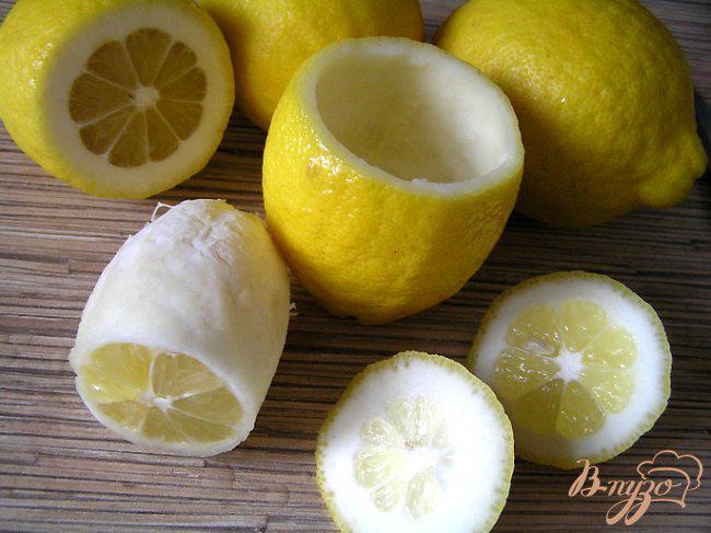 Фото приготовление рецепта: Лимоны с салатом из тунца шаг №1