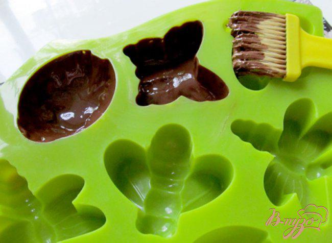 Фото приготовление рецепта: Малиновое желе в шоколаде шаг №3