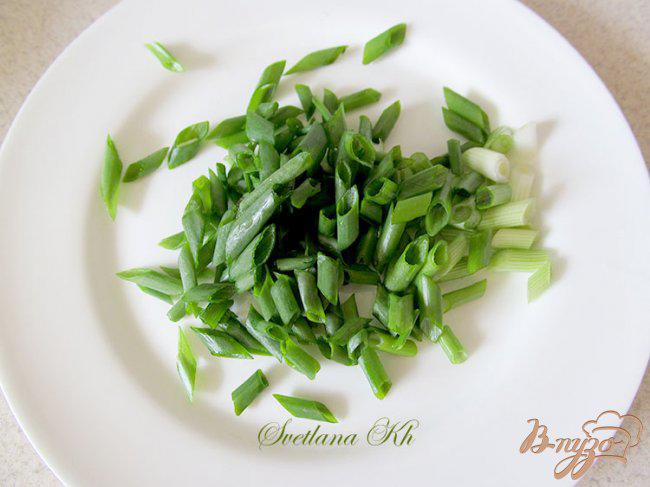Фото приготовление рецепта: Салат из семги и авокадо шаг №4