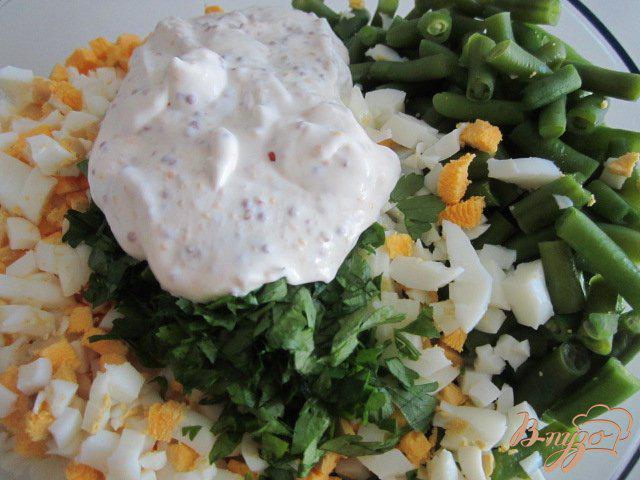 Фото приготовление рецепта: Яичный салат со стручковой фасолью шаг №5
