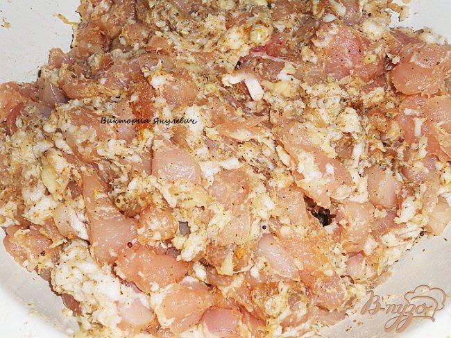 Фото приготовление рецепта: Очень вкусная домашняя куриная колбаска - гриль шаг №4