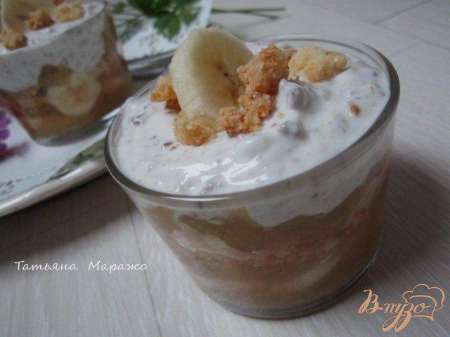 Фото приготовление рецепта: Творожный десерт с ревенем и кусочками банана шаг №10