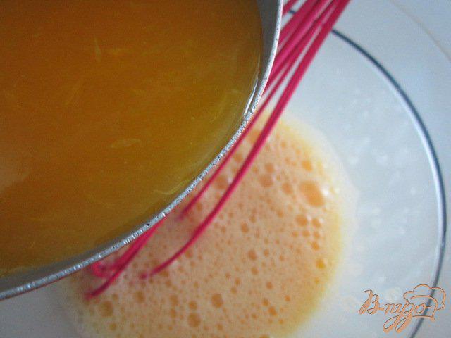 Фото приготовление рецепта: Ягодно-фруктовый трайфл шаг №6