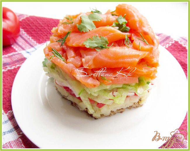 Фото приготовление рецепта: Салат с копченым лососем шаг №7