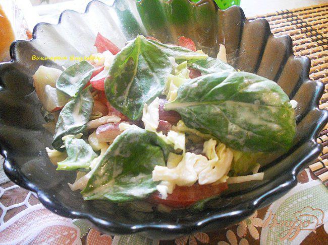 Фото приготовление рецепта: Салат с виноградом и йогуртом шаг №5