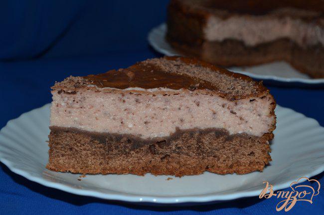 Фото приготовление рецепта: Шоколадный пирог с творожно-клубничным суфле шаг №13