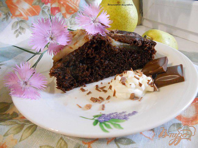 Фото приготовление рецепта: Шоколадный торт с грушами шаг №6