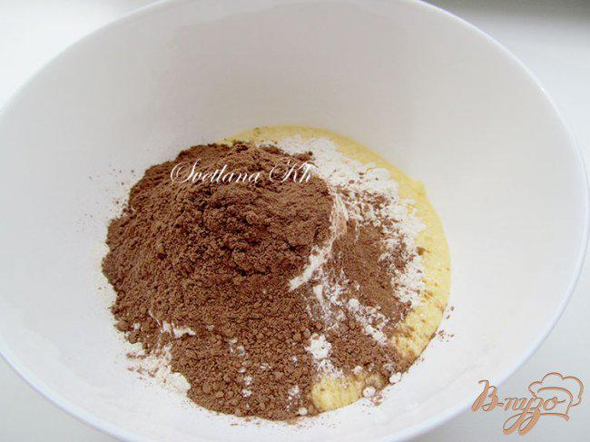 Фото приготовление рецепта: Тарталетки с шоколадно-ореховой карамелью и сливками шаг №3