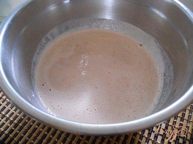 Фото приготовление рецепта: Мороженное с клубникой и базиликом шаг №4