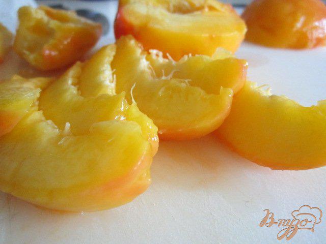 Фото приготовление рецепта: Десертные запеканки с персиками шаг №2