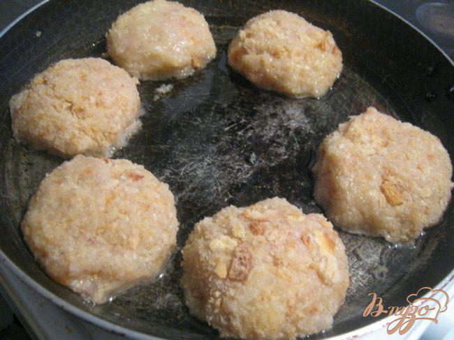 Фото приготовление рецепта: Рыбно-картофельные котлеты шаг №4