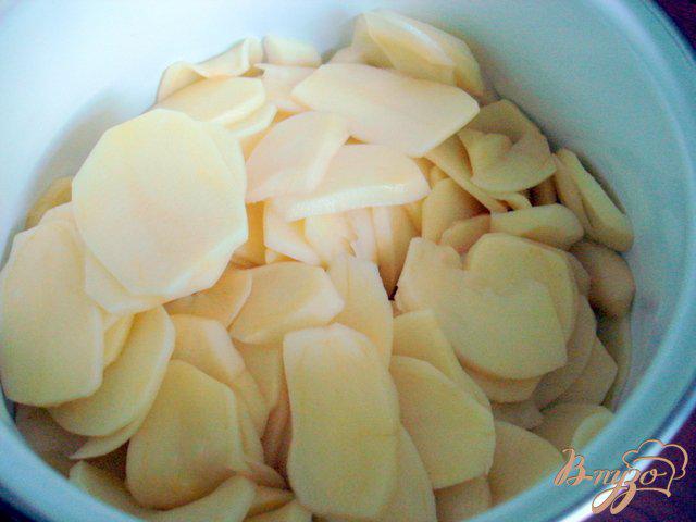 Фото приготовление рецепта: Ребрышки с картофелем. шаг №3