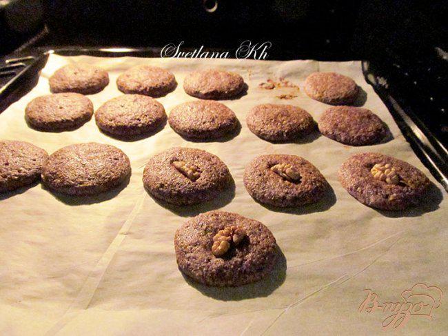 Фото приготовление рецепта: Шоколадно-ореховое печенье без муки шаг №4