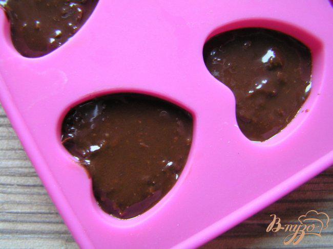 Фото приготовление рецепта: Шоколадные конфеты с чесноком шаг №3